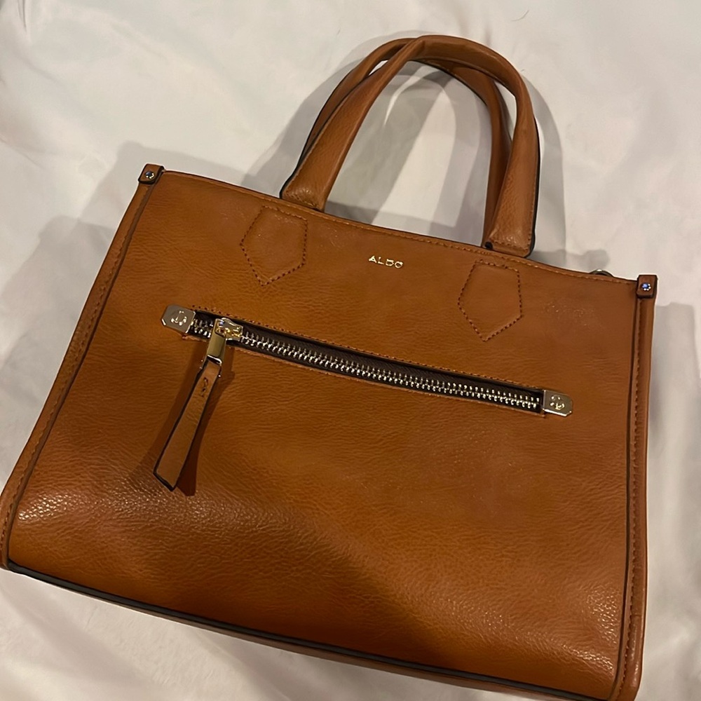 Also brown handbag tote